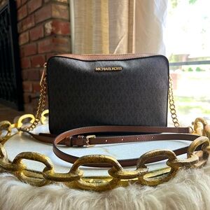 Micheal Kors Cross over bag